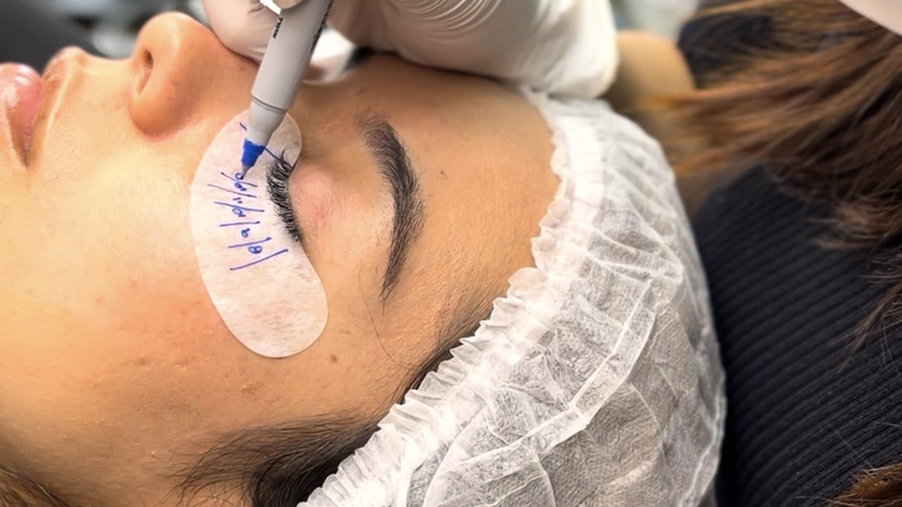 Mapeamento de Cílios: Por que o Mesmo Modelo Não Serve para Dois Olhos Diferentes